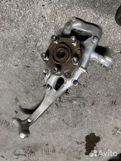 Audi a4b9 кулак передний левый в сборе б/у идеал