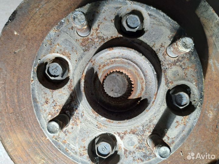 Поворотный кулак передний правый Hyundai Inspire