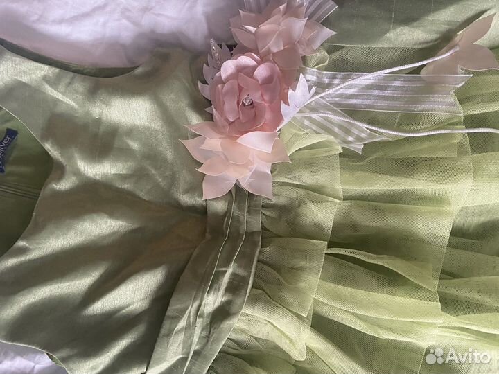 Платье для девочки праздничнле 116, Gulliver