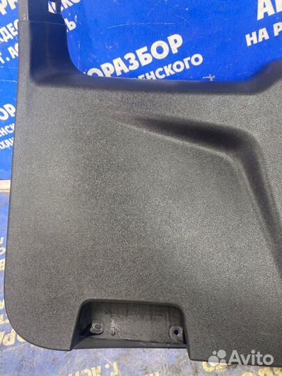 Обшивка крышки багажника Ford Explorer внедорожник