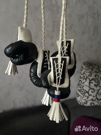 Боксерские перчатки в машину (брелок)