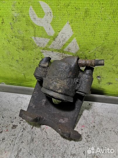 Суппорт передний правый Фольксваген Гольф 2 Джет