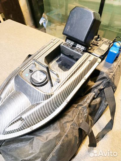 Прикормочный кораблик для рыбалки