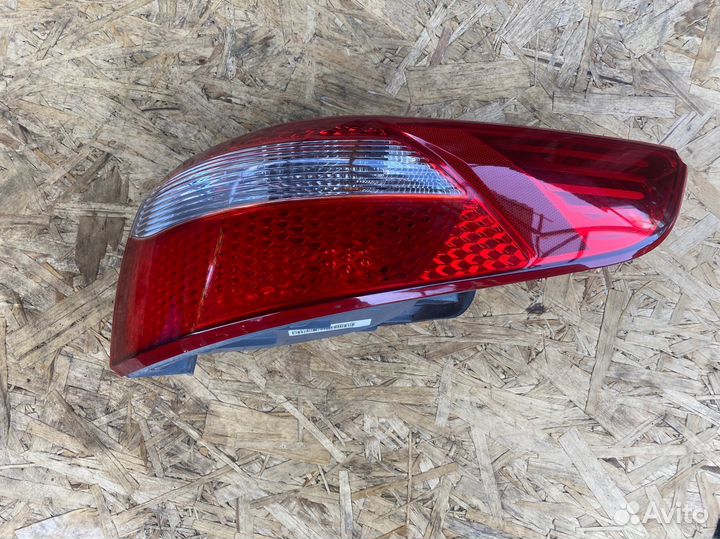 Фонарь задний правый kia rio 3