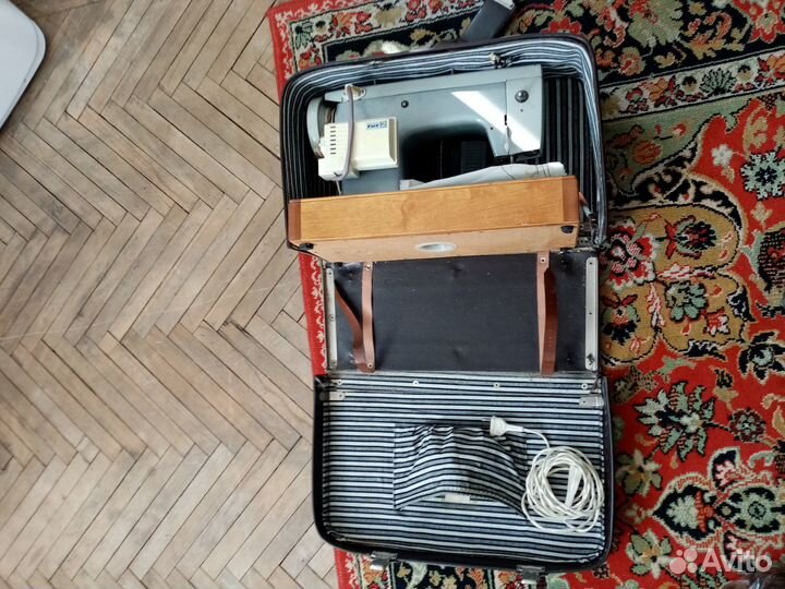 Швейная машина 