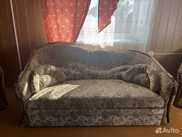 Диван