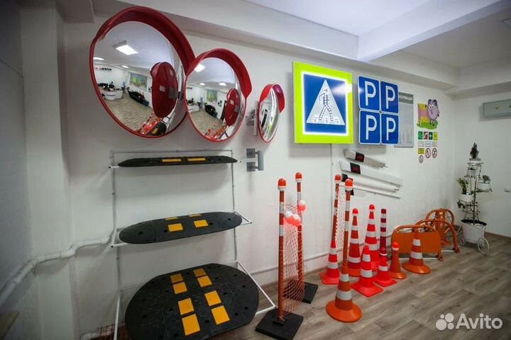 Сферическое дорожное зеркало, Лежащий полицейский