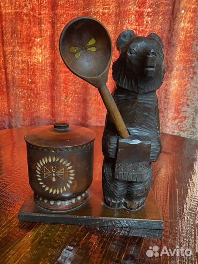 Медведь с бочонком