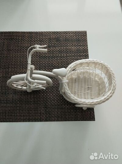 Велосипед с плетёной корзиной под кашпо Прованс