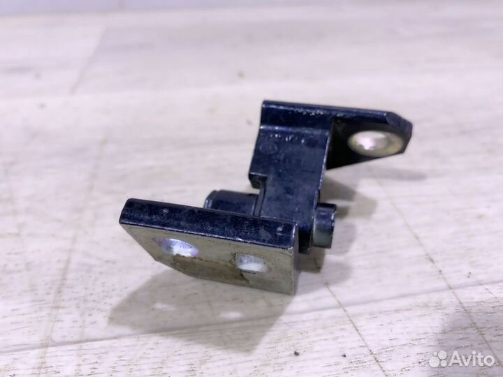 Петля двери задняя левая Volkswagen Jetta седан