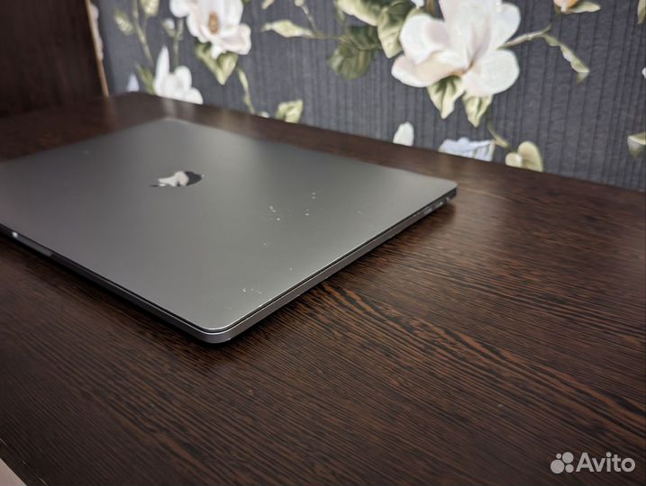 MacBook Pro Touch/2019 Core I9-9880HK 16/512gb
