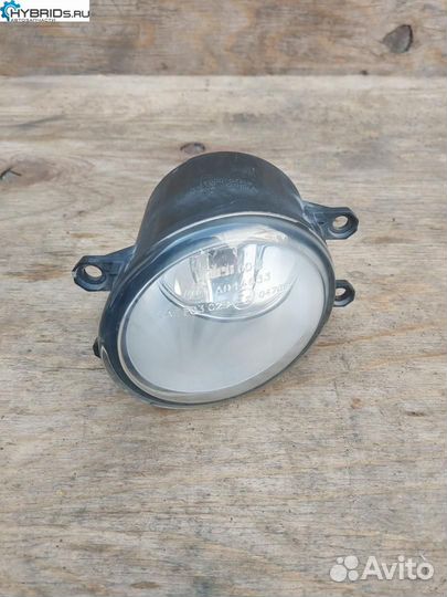 Фара противотуманная левая Toyota Prius 3 ZVW30