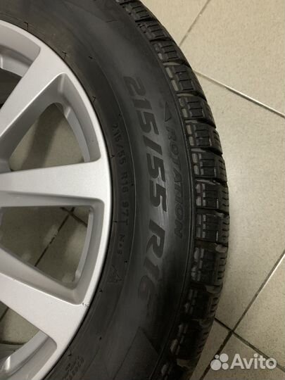 Pirelli Ice Zero 215/55 R16 97T