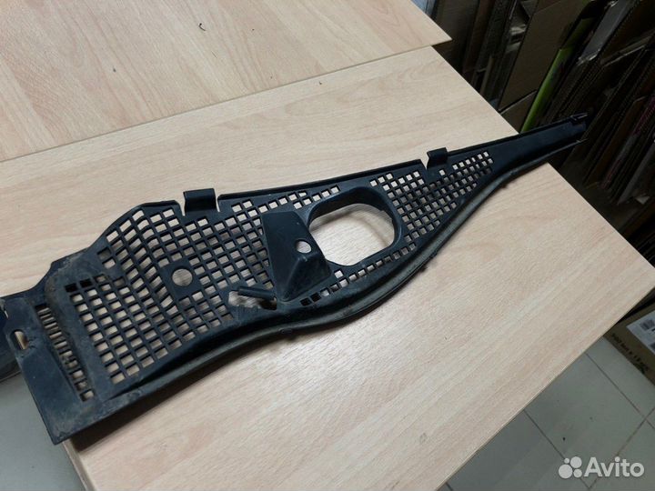 Решетка под лобовое стекло (Жабо ) правая Renault