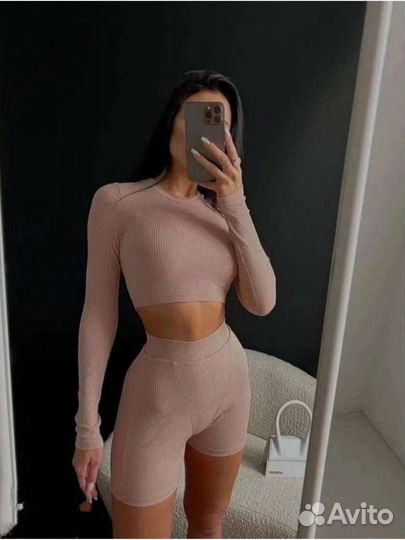 Костюм и шорты спортивный