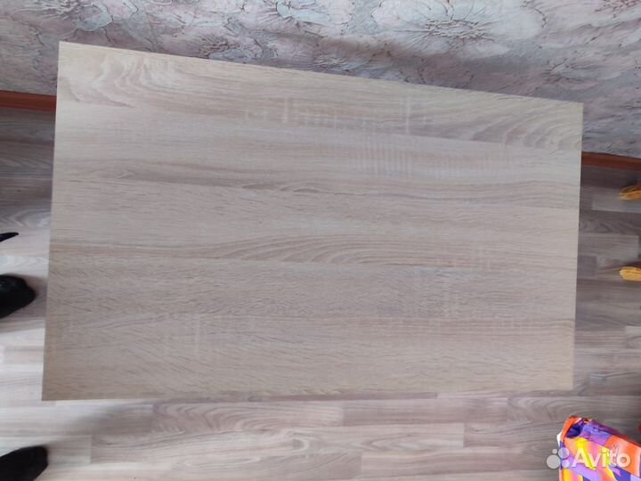 Столик журнальный на колесиках