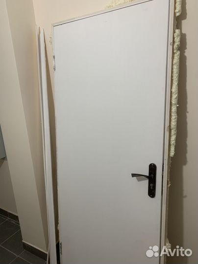 Дверь входная деревянная с коробкой