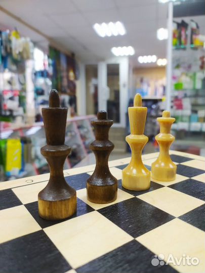 Шахматы, фигуры дерево 30х30см