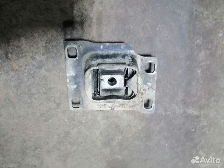 Опора кпп левая Ford Focus
