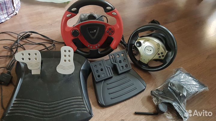 Игровой руль с педалями 2 штуки