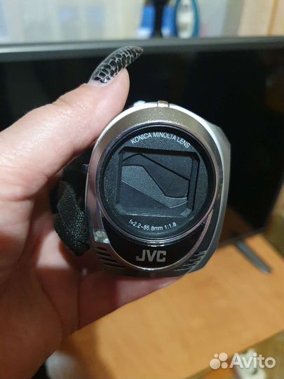 Цифровая видеокамера jvc