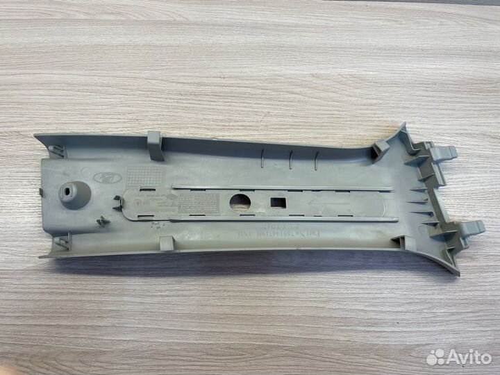 Обшивка средней стойки левая LADA X-Ray