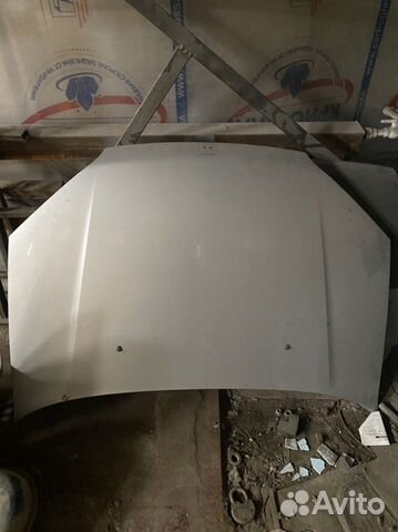 Капот на Honda HR-V