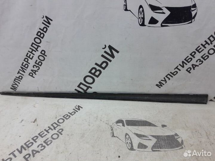 Молдинг двери передний левый Toyota Camry 70