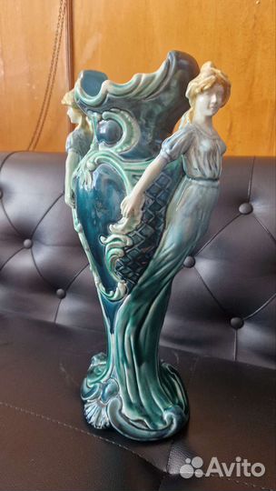 Ваза старинная майолика. Красивая