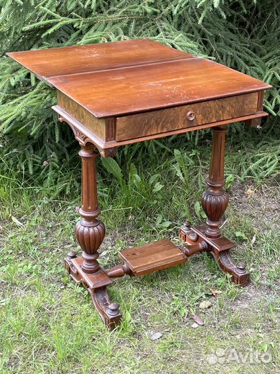 Антикварный столик