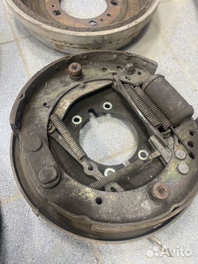 Барабанные тормоза УАЗ задние, с ручником