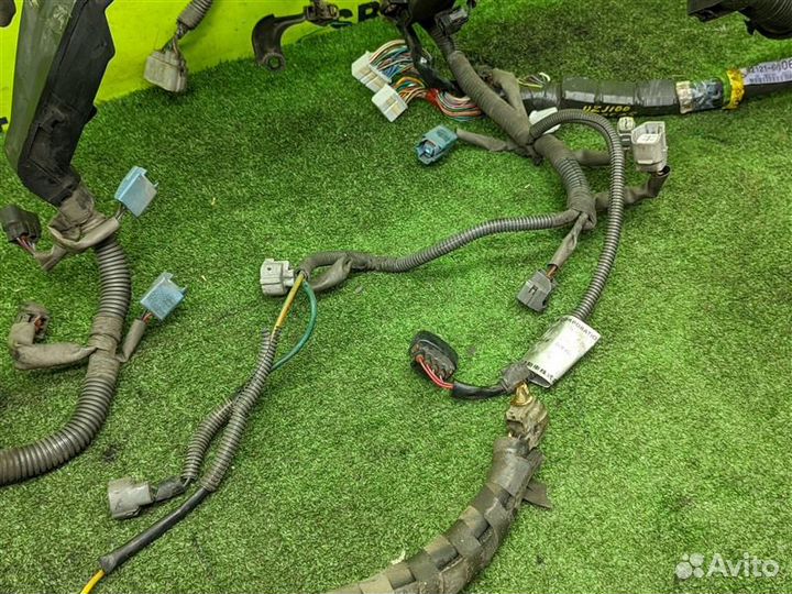 Коса двигателя передняя Toyota Land Cruiser UZJ100