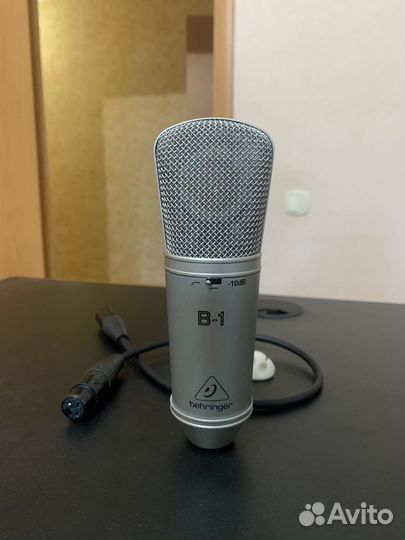 Студийный микрофон behringer B1