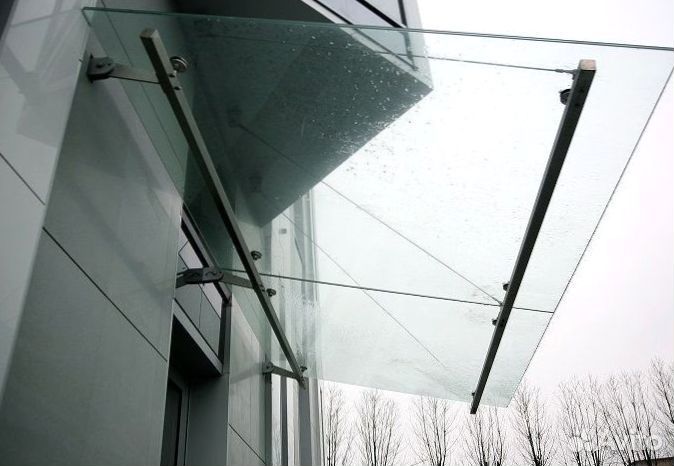 Стеклянные козырьки по индивидуальному дизайну