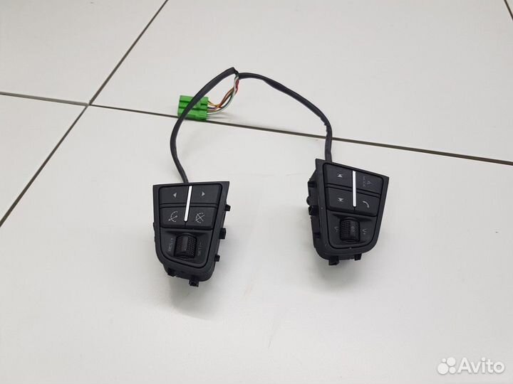 Блок кнопок на руль (Geely Atlas)