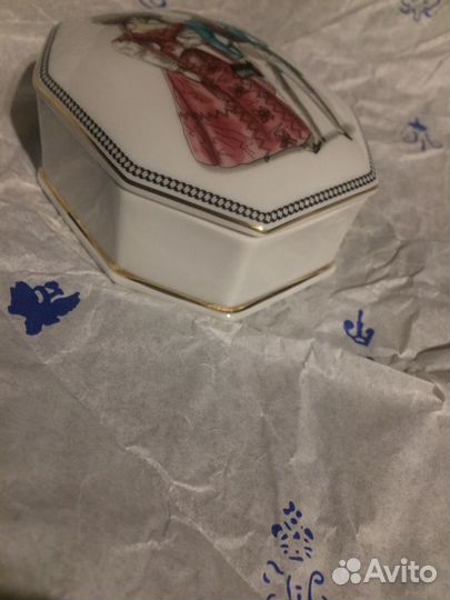 Туалетная фарфоровая коробочка/ шкатулка (спб)