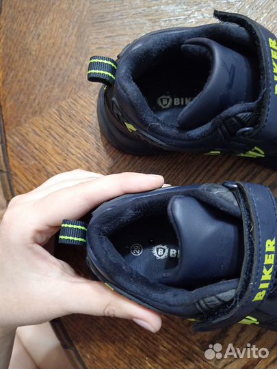 Детские кроссовки