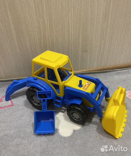 Трактор экскаватор