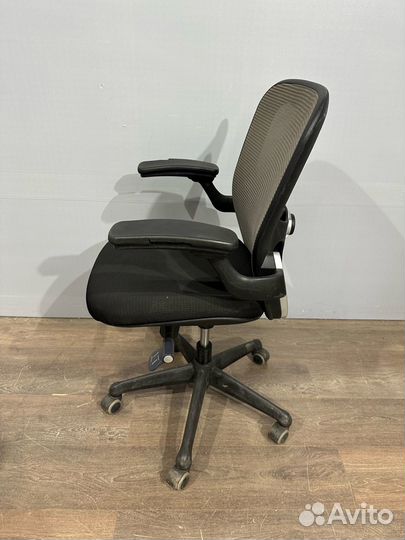 Кресло компьютерное с поддержкой поясницы