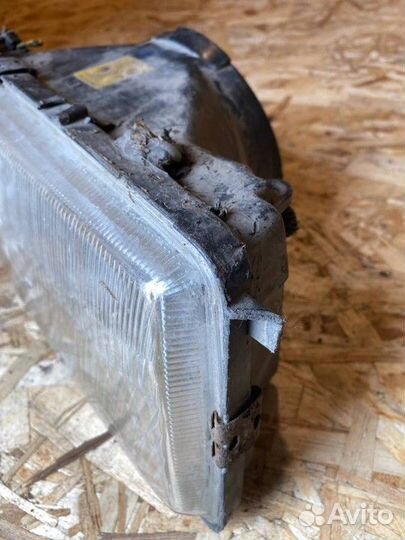 Фара правая Audi 80