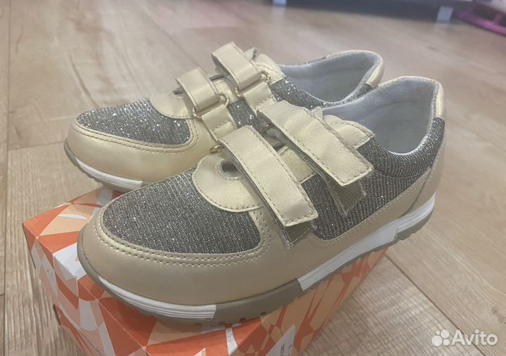 Кроссовки для девочки