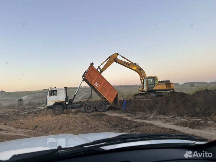 Машинист гусеничного экскаватора