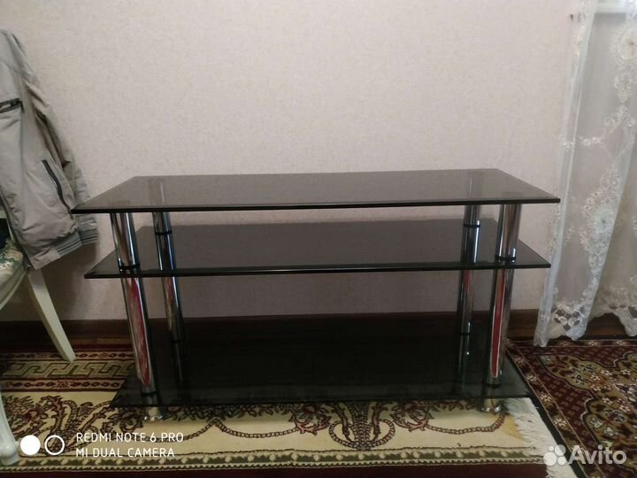 Стеклянная тумба под тв