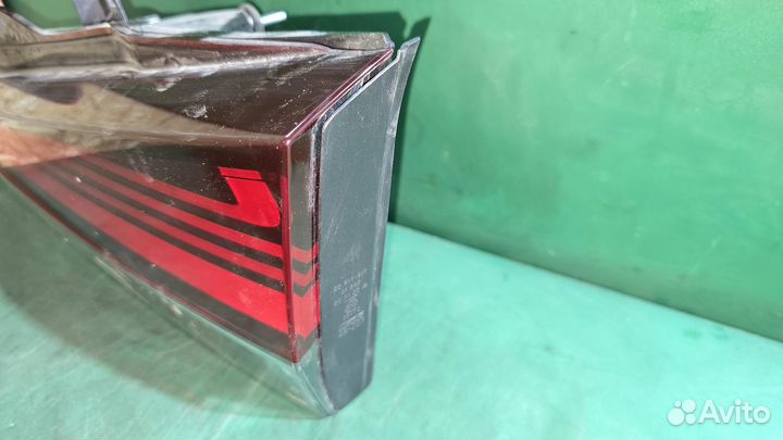 Б/У Фонарь задний внутренний правый R lexus RX300