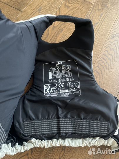 Спасательный жилет