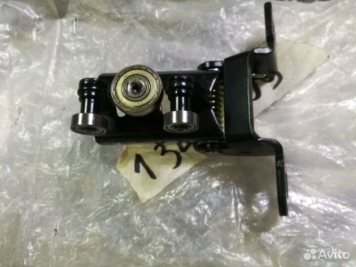 Ролик сдвижной двери центральный