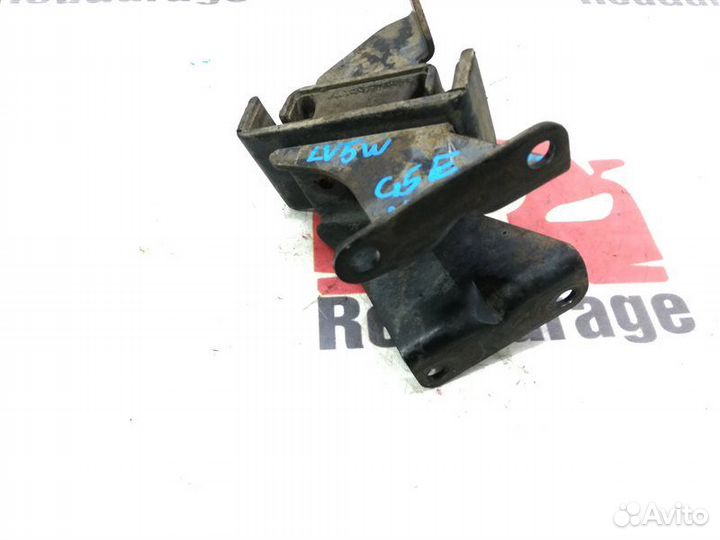 Кронштейн опоры двигателя левый Mazda Mpv LV5W