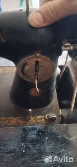 Швейная машинка Подольск с кованным подстольем