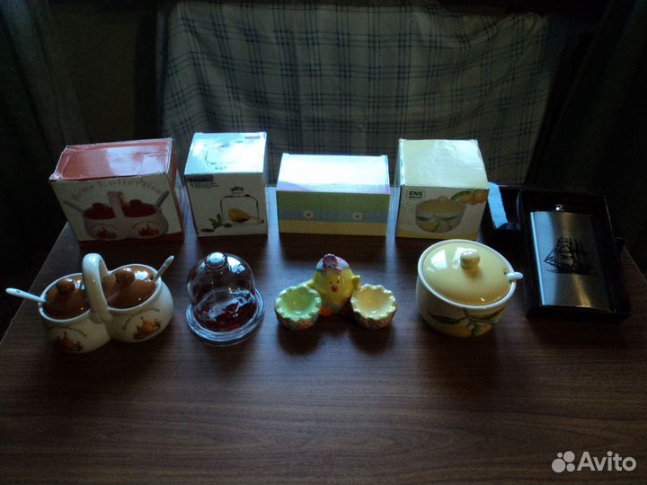 Сахарница, лимонница, подставка для яиц, графины