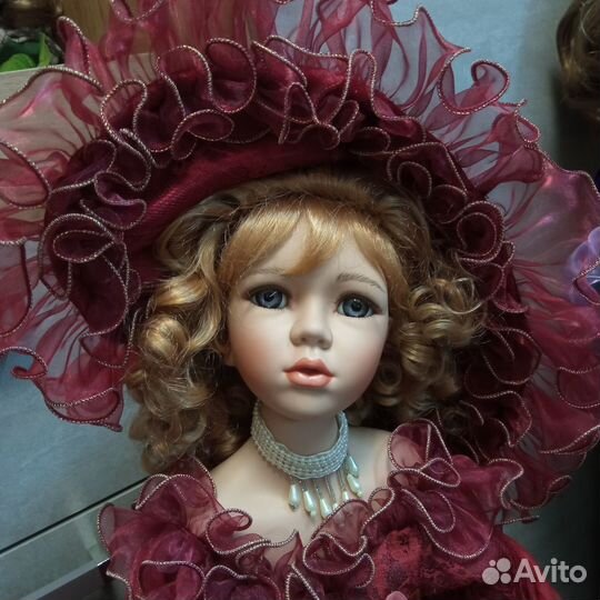 Кукла фарфоровая коллекционная